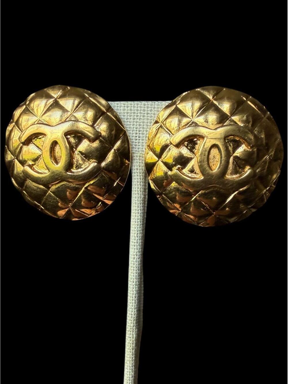Vintage Chanel 24k Gold Plated Quilted CC Logo clip on Earring